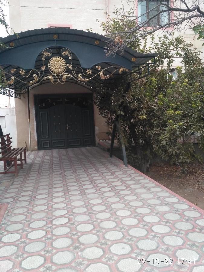 Western House Bed and Breakfast Qorowul Esterno foto